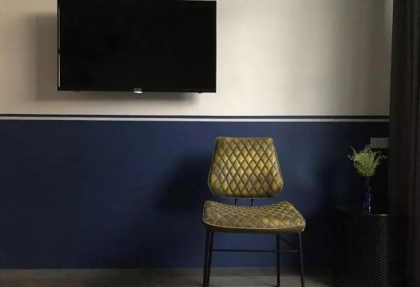 پانسیون Goodnight Poshtel + Free Netflix