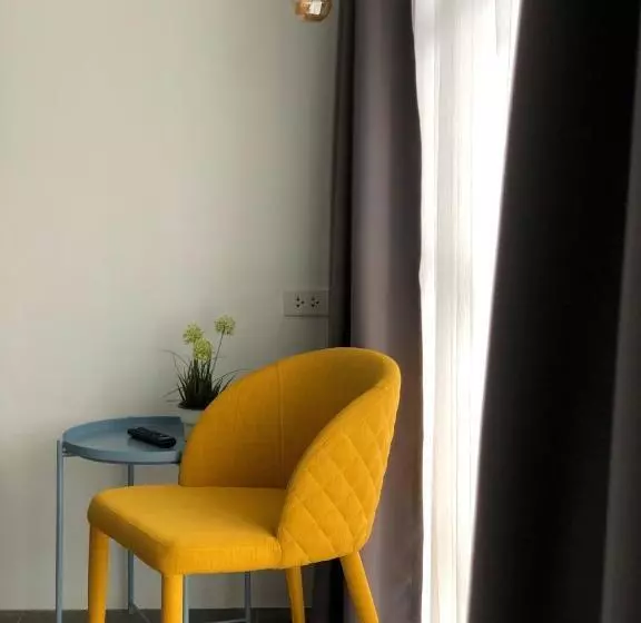 پانسیون Goodnight Poshtel + Free Netflix