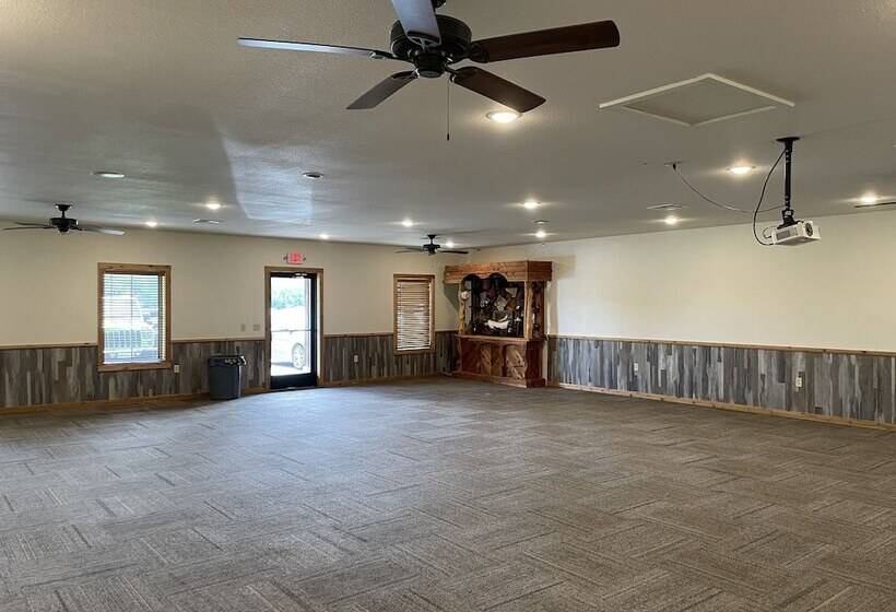 The Silver Spur Resort   Campsite