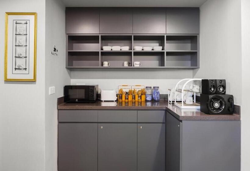 هاستل Circular House