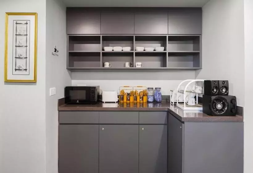 هاستل Circular House