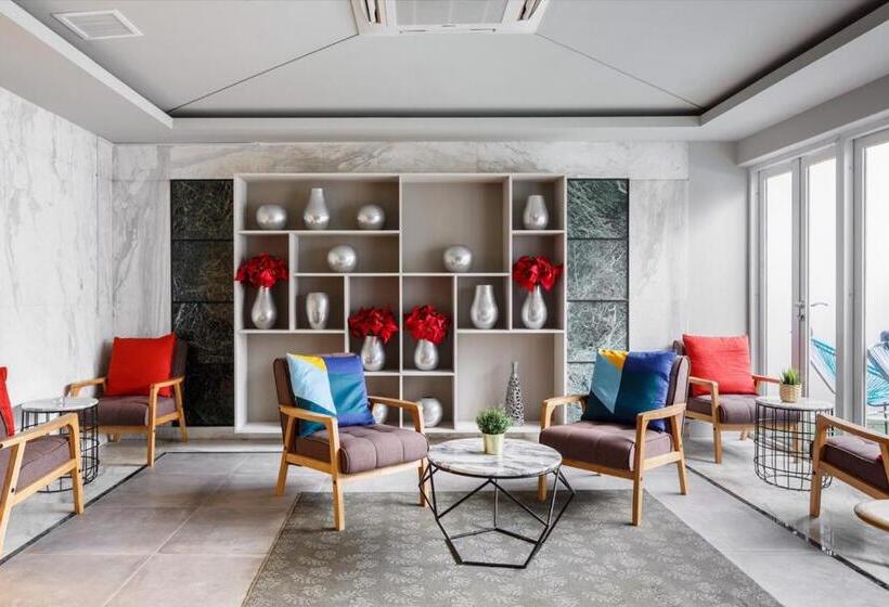 هاستل Circular House