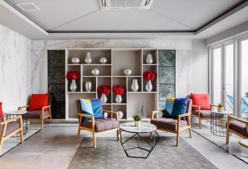 هاستل Circular House