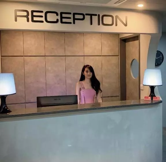 هاستل Circular House