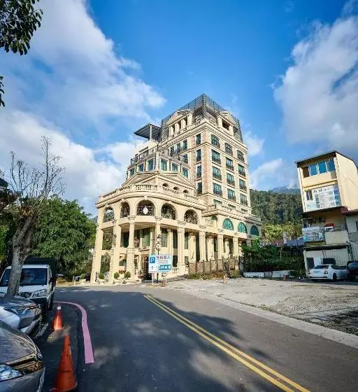 تختخواب و صبحانه Sun Moon Lake Queen Castle Hotel 日月潭皇后古堡飯店
