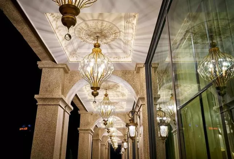 تختخواب و صبحانه Sun Moon Lake Queen Castle Hotel 日月潭皇后古堡飯店