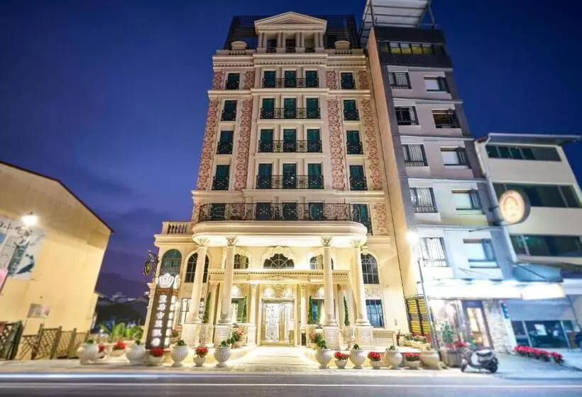 تختخواب و صبحانه Sun Moon Lake Queen Castle Hotel 日月潭皇后古堡飯店