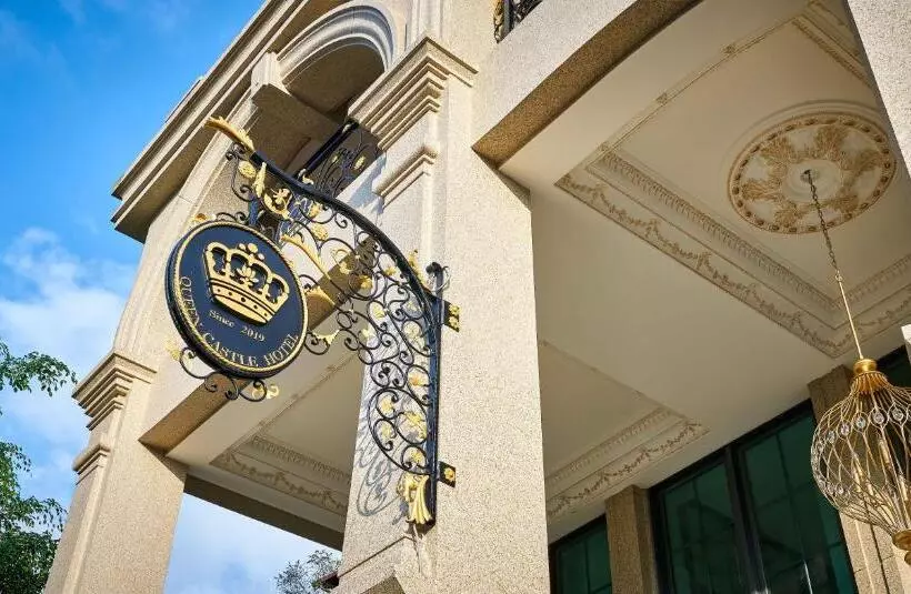 تختخواب و صبحانه Sun Moon Lake Queen Castle Hotel 日月潭皇后古堡飯店