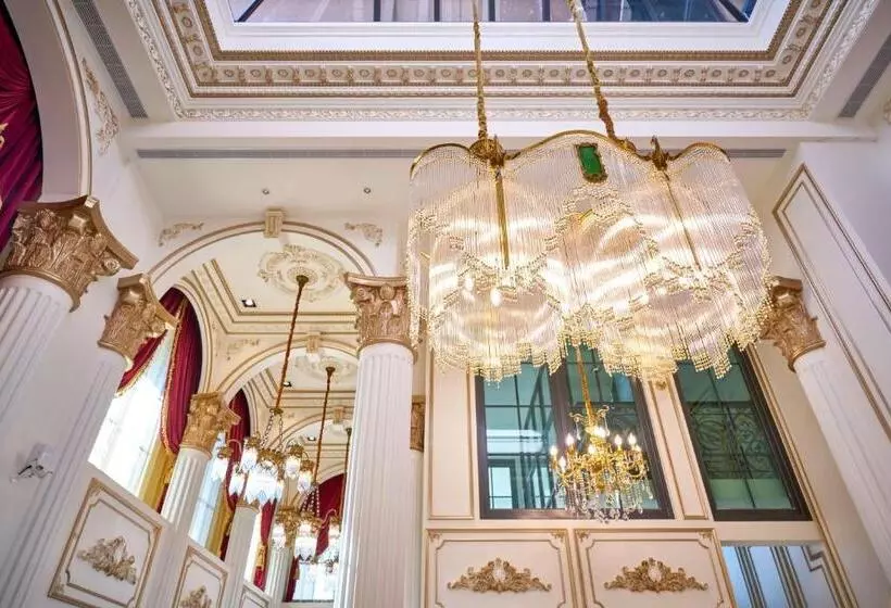 تختخواب و صبحانه Sun Moon Lake Queen Castle Hotel 日月潭皇后古堡飯店
