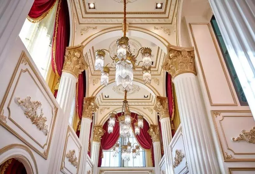 تختخواب و صبحانه Sun Moon Lake Queen Castle Hotel 日月潭皇后古堡飯店