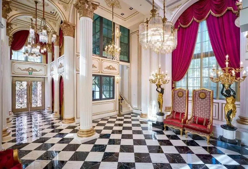 تختخواب و صبحانه Sun Moon Lake Queen Castle Hotel 日月潭皇后古堡飯店