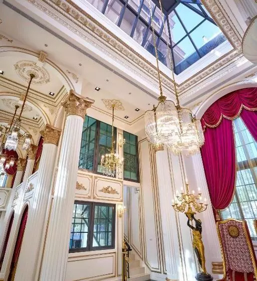 تختخواب و صبحانه Sun Moon Lake Queen Castle Hotel 日月潭皇后古堡飯店