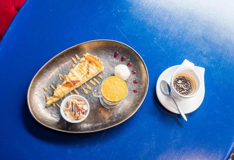 Brit Hotel Privilege Lisieux   La Villa Des Arts