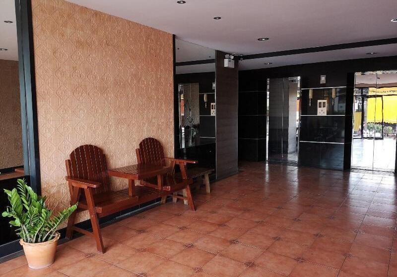 호텔 At Home Place