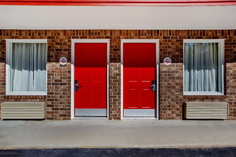 Отель Carolina Lodge By Oyo Rooms