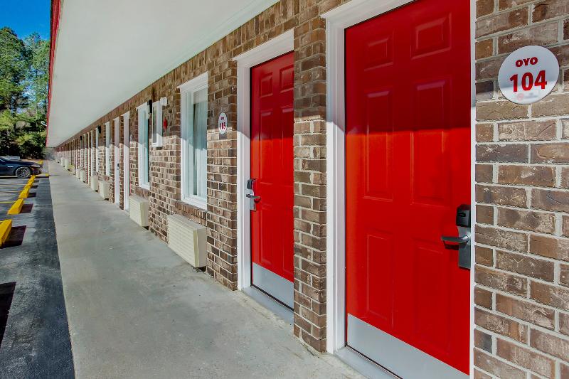 Отель Carolina Lodge By Oyo Rooms