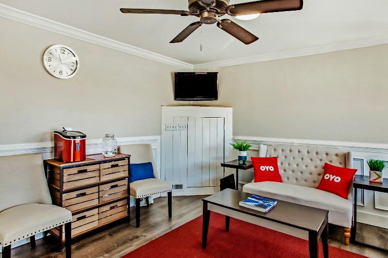 Отель Carolina Lodge By Oyo Rooms