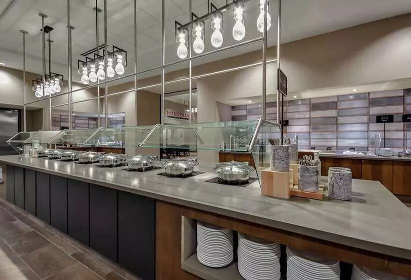 ホテル Embassy Suites By Hilton Jonesboro Red Wolf Convention Center