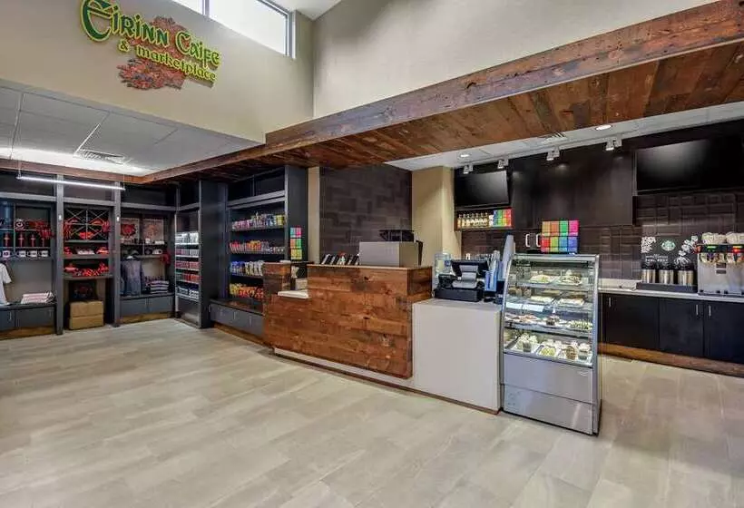 ホテル Embassy Suites By Hilton Jonesboro Red Wolf Convention Center