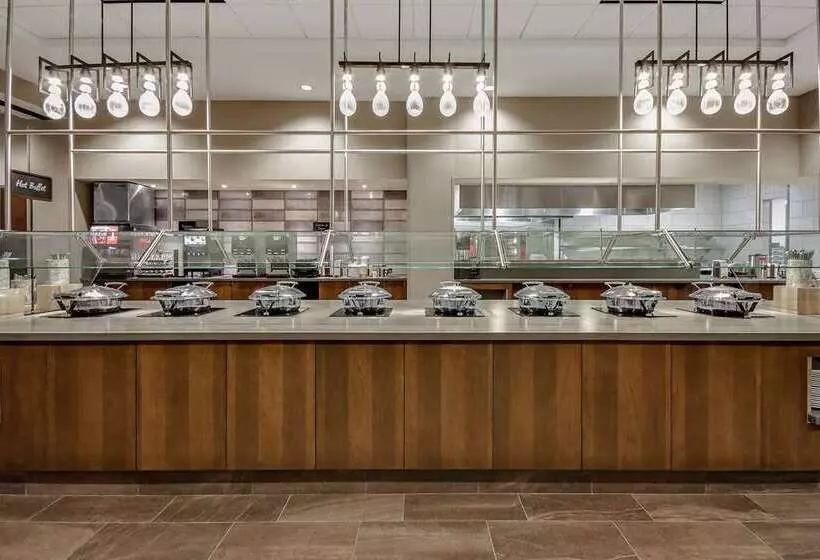 ホテル Embassy Suites By Hilton Jonesboro Red Wolf Convention Center