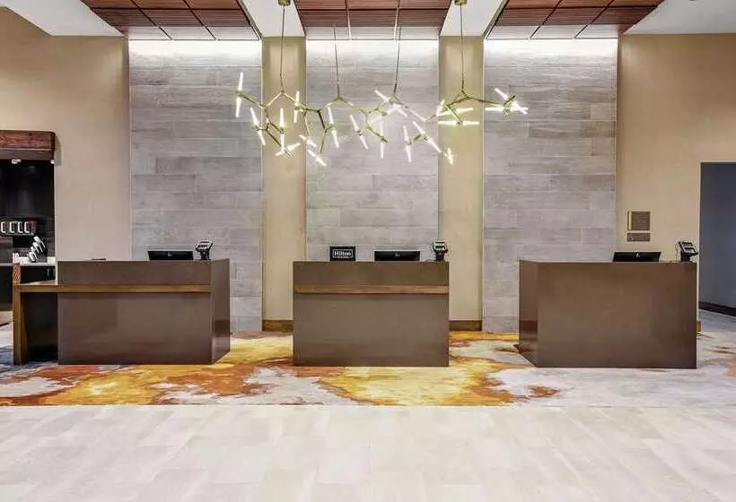 ホテル Embassy Suites By Hilton Jonesboro Red Wolf Convention Center