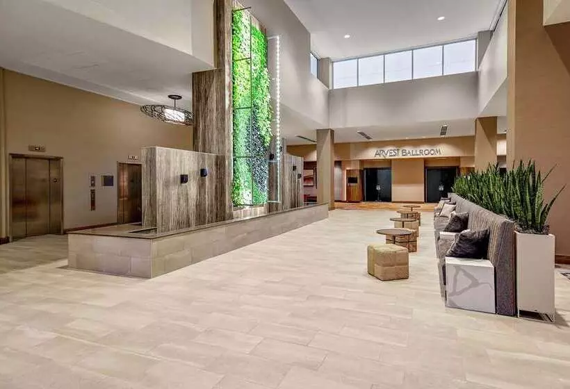 ホテル Embassy Suites By Hilton Jonesboro Red Wolf Convention Center