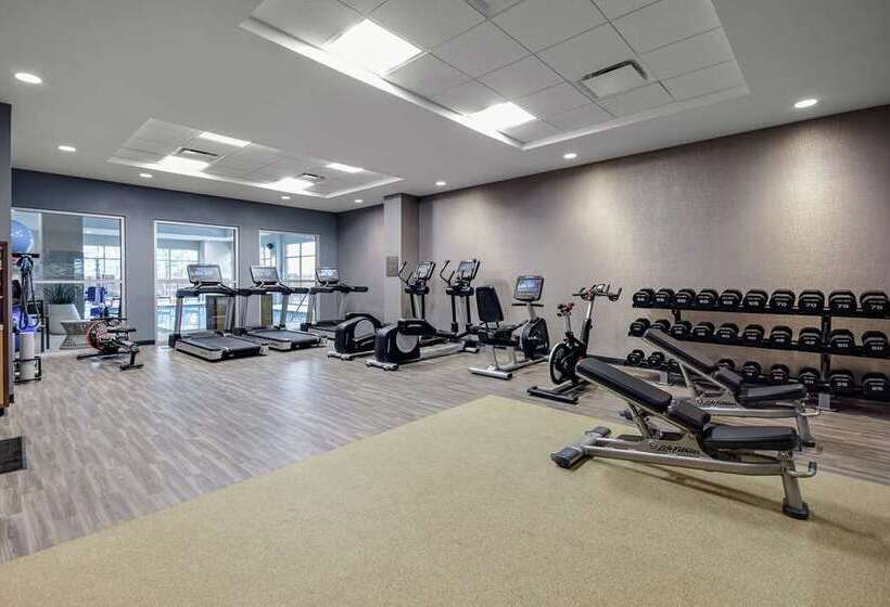 호텔 Embassy Suites By Hilton Jonesboro Red Wolf Convention Center