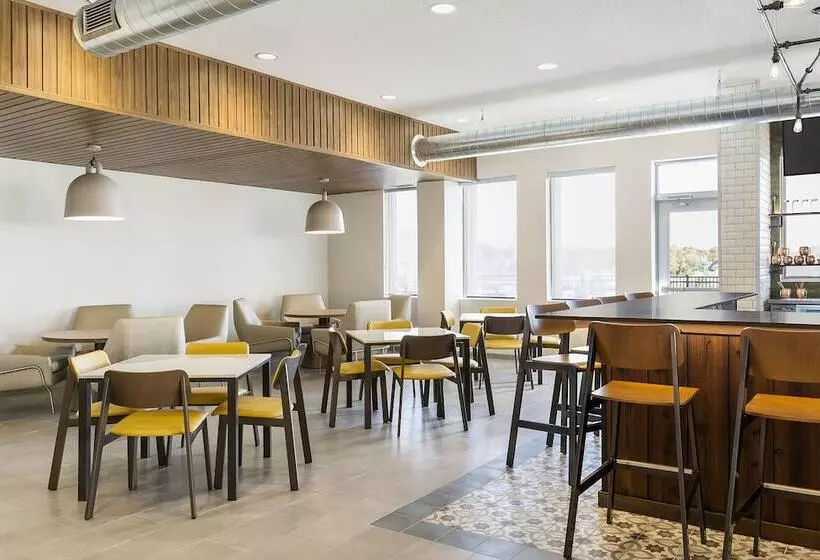 Hotelli Fairfield Inn & Suites By Marriott Des Moines Downtown