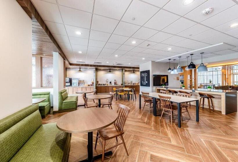 Отель Fairfield Inn & Suites By Marriott Gainesville I35