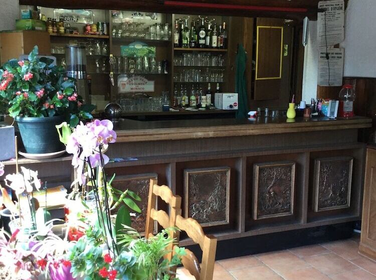 ホテル Restaurant Le Ranch De Turini