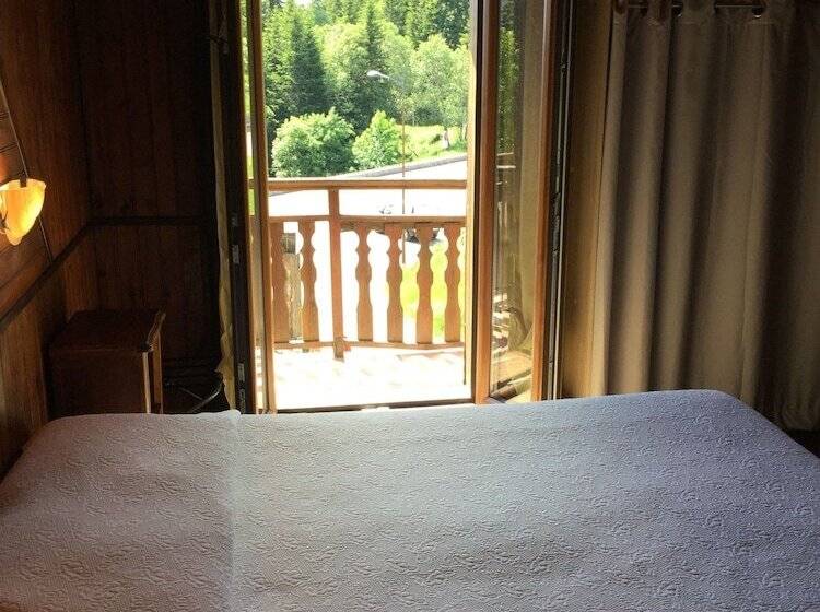 ホテル Restaurant Le Ranch De Turini