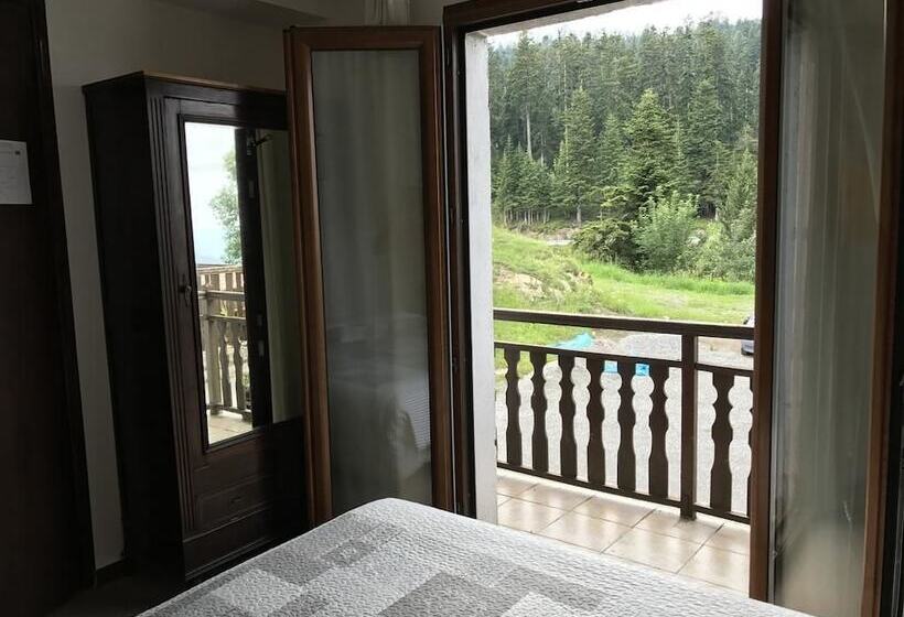 ホテル Restaurant Le Ranch De Turini