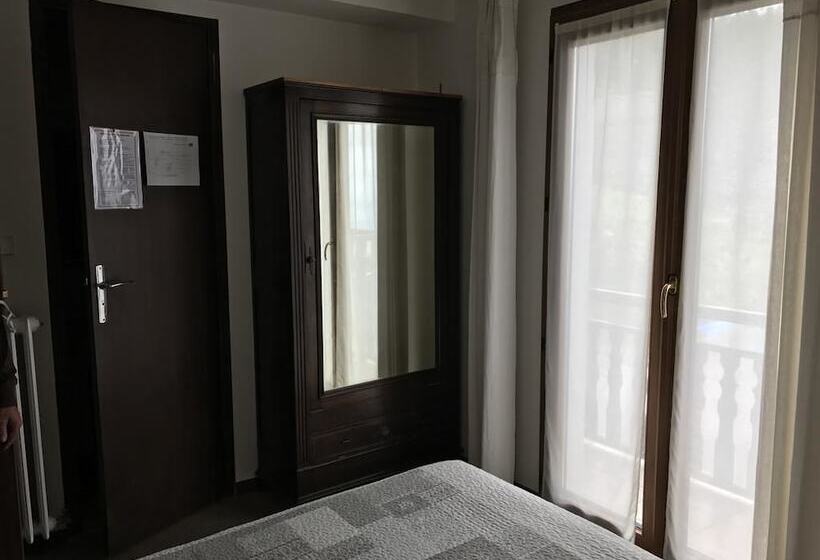 ホテル Restaurant Le Ranch De Turini