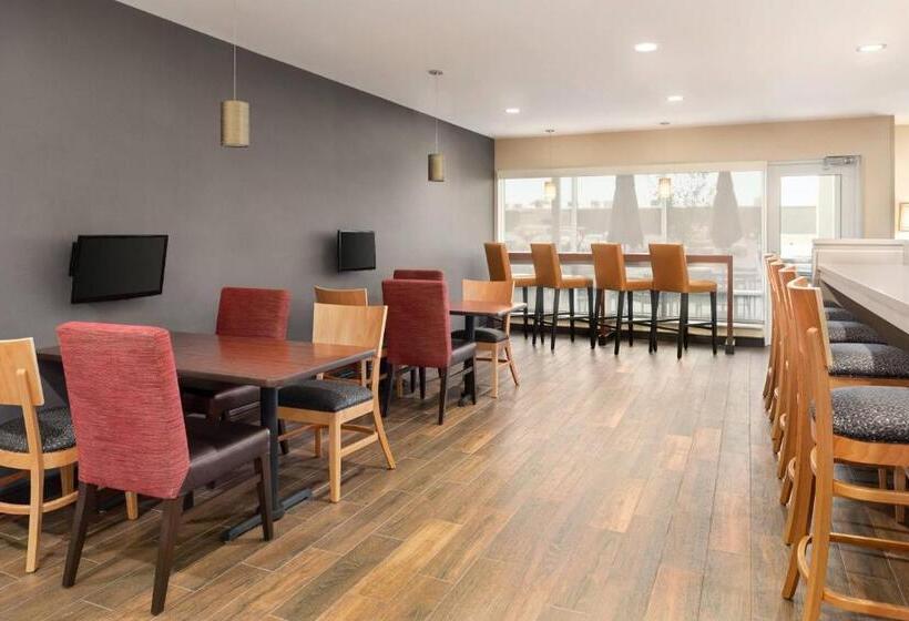 Towneplace Suites By Marriott Janesville