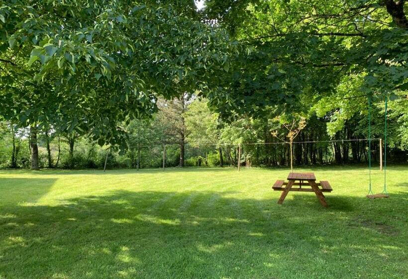 تختخواب و صبحانه Chambres D'hôtes Logis Charrier Le Petit Bignon