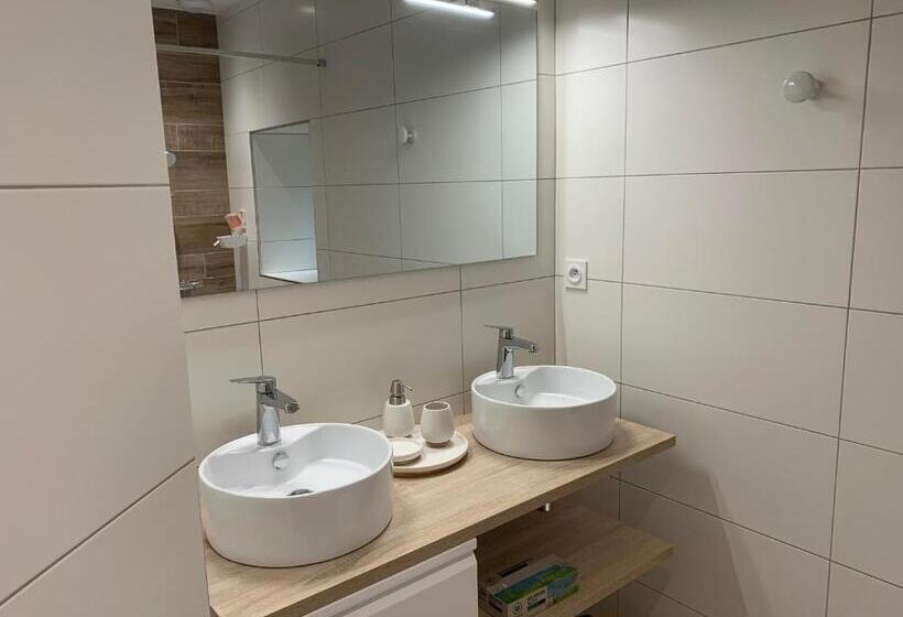 تختخواب و صبحانه Chambres D'hôtes Logis Charrier Le Petit Bignon