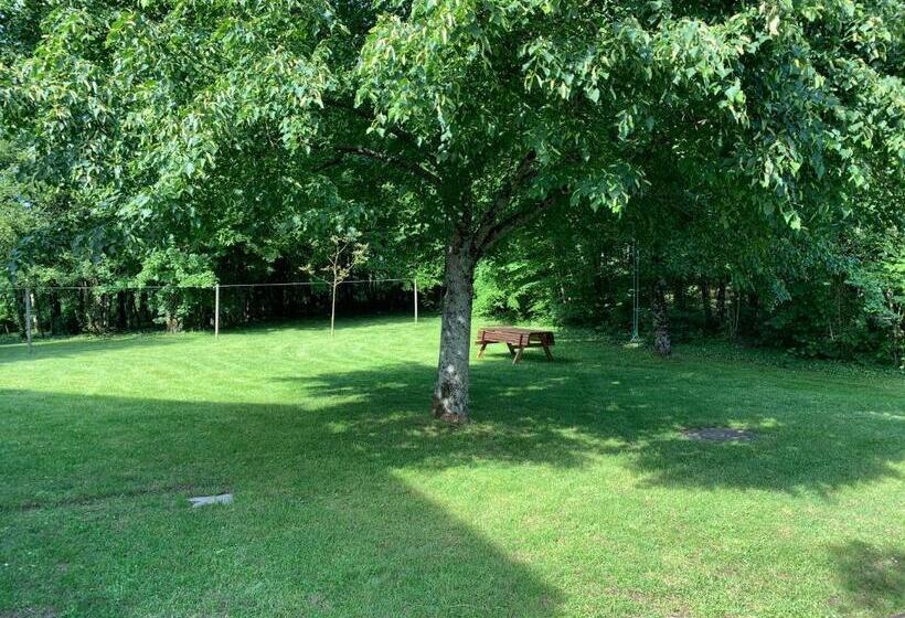 تختخواب و صبحانه Chambres D'hôtes Logis Charrier Le Petit Bignon