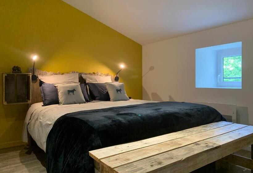 تختخواب و صبحانه Chambres D'hôtes Logis Charrier Le Petit Bignon