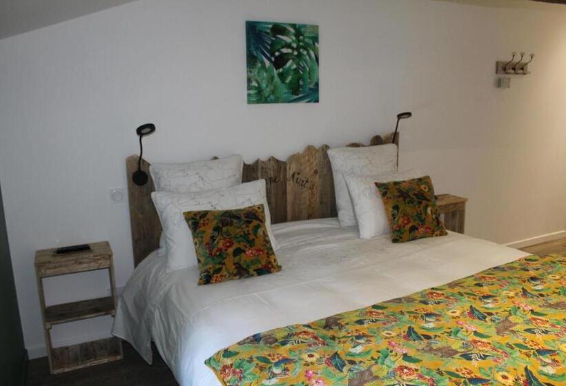 تختخواب و صبحانه Chambres D'hôtes Logis Charrier Le Petit Bignon