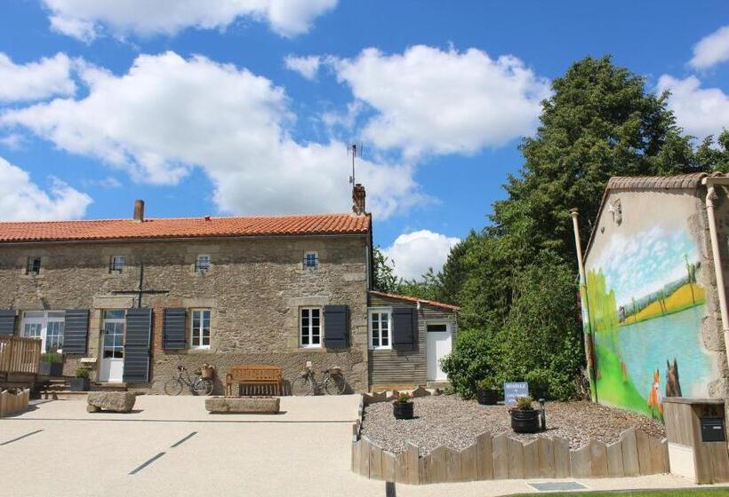 تختخواب و صبحانه Chambres D'hôtes Logis Charrier Le Petit Bignon