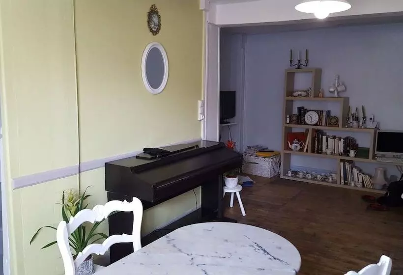 ベッドアンドブレックファースト La Maison Du Pradau   Chambre Chez L Habitant