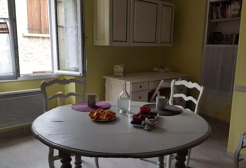 ベッドアンドブレックファースト La Maison Du Pradau   Chambre Chez L Habitant