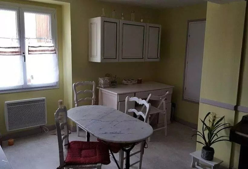 ベッドアンドブレックファースト La Maison Du Pradau   Chambre Chez L Habitant