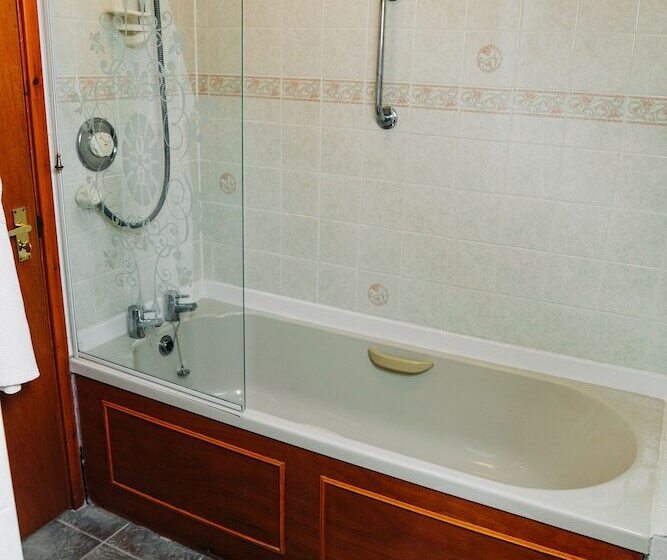 مبيت وإفطار The Farmhouse Lochmeyler