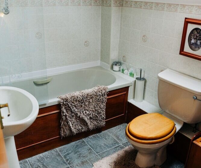 مبيت وإفطار The Farmhouse Lochmeyler