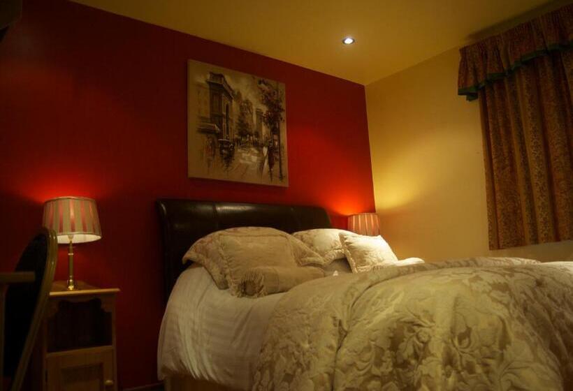 פונדק The Dog And Partridge