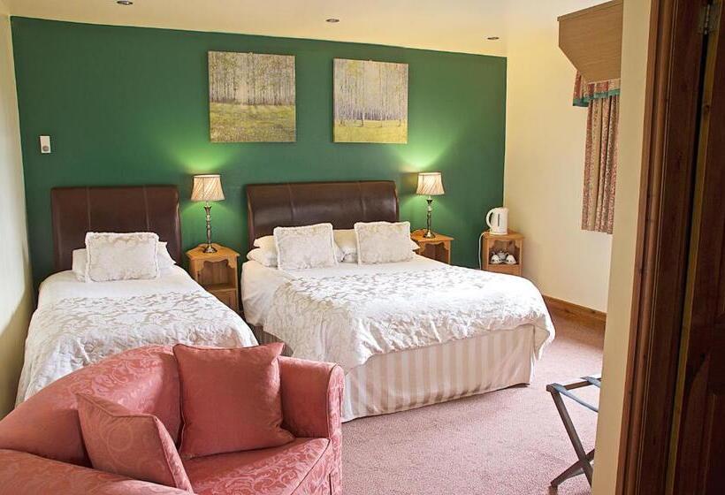 פונדק The Dog And Partridge