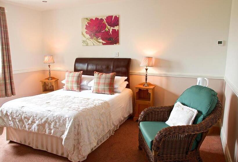 פונדק The Dog And Partridge