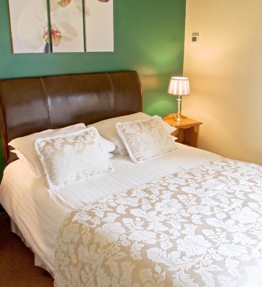 פונדק The Dog And Partridge