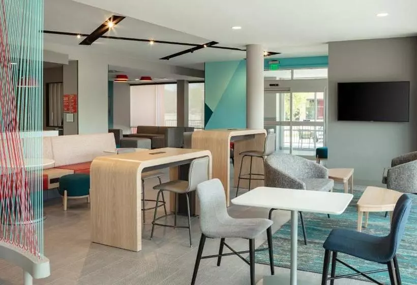 Avid Hotels   Madison   Monona, An Ihg